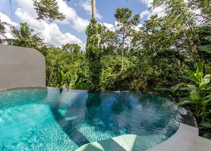 Beautiful Cliff-side Jungle * ウブド